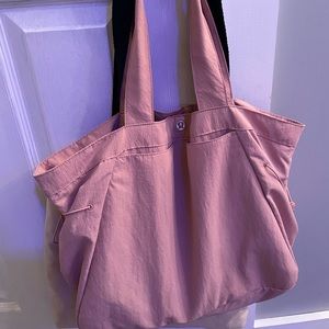 Lululemon side cinch shopper bag!